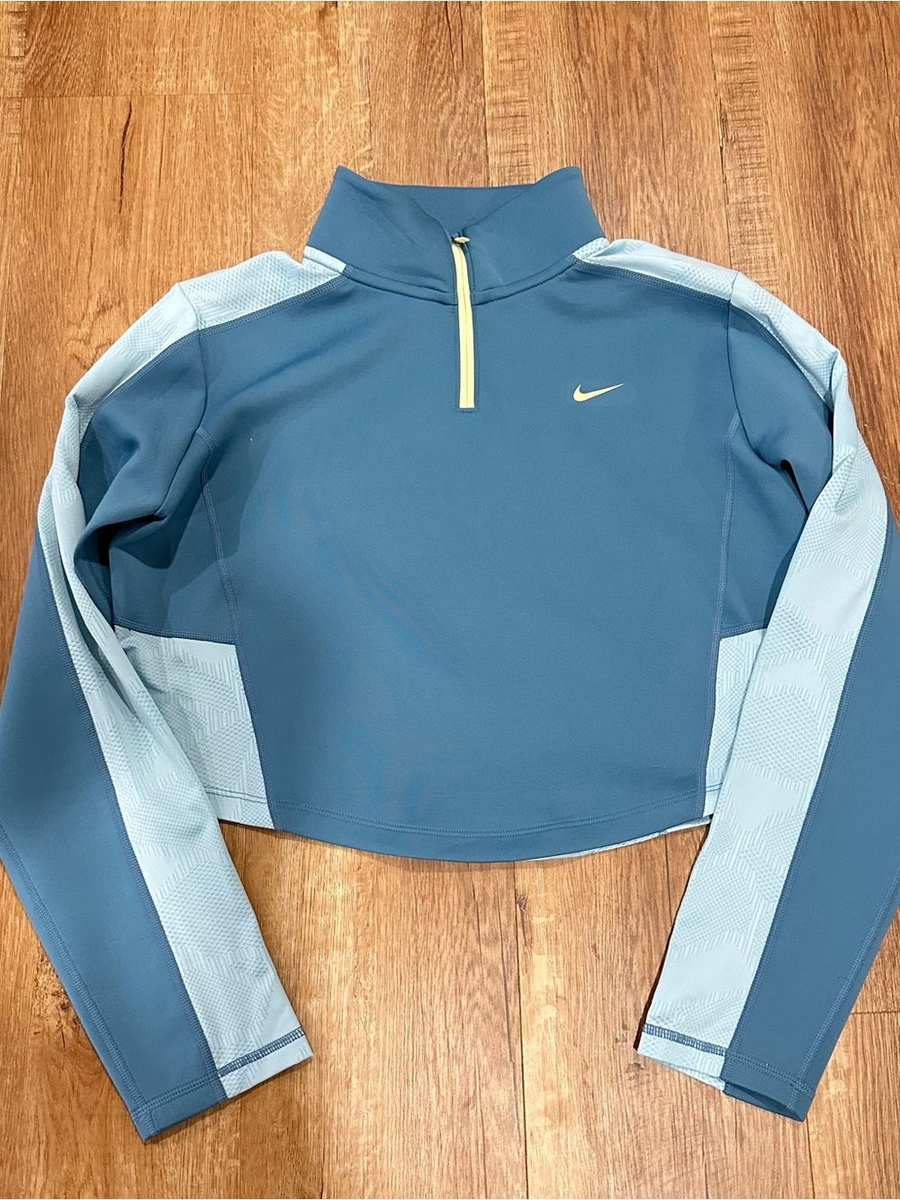 Nike Pro Teal Cropped Half-Zip Pullover with Light Blue Panels Size M